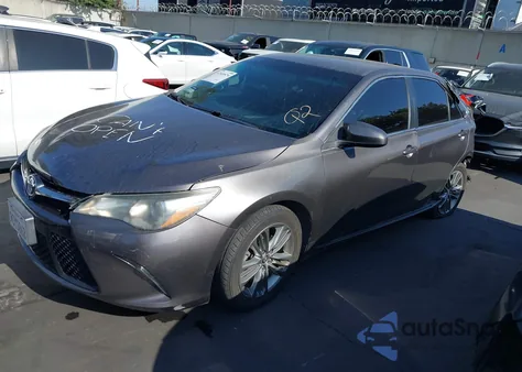 2016 Toyota Camry Le/Xle/Se/Xse z USA, uszkodzony, nr VIN 4T1BF1FK2GU164015
